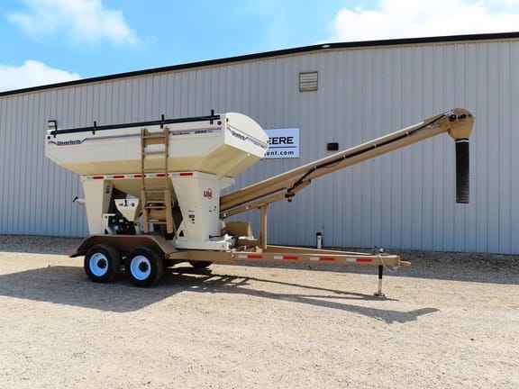 2023 Unverferth 3955XL Equipment Image0
