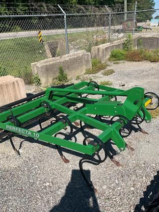 2023 Unverferth Perfecta 10 Equipment Image0