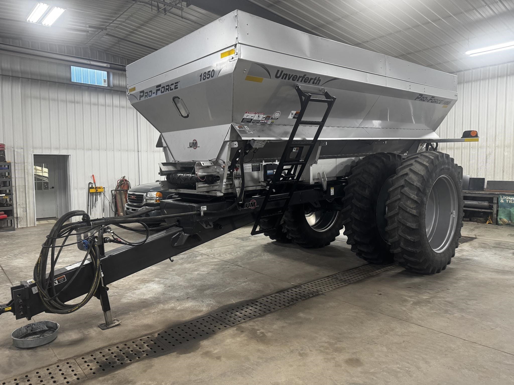 2023 Unverferth Pro Force 1850 Equipment Image0