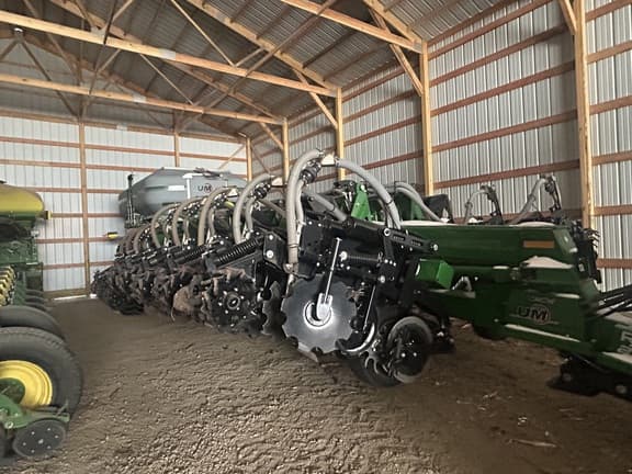 Image of Unverferth Raptor 2030DT Primary image