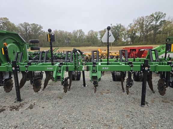 2023 Unverferth Ripper-Stripper 332 Equipment Image0