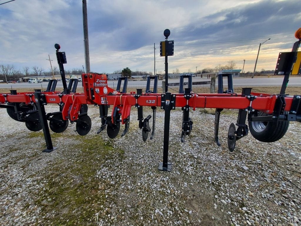 2023 Unverferth Zone-Builder 132 Equipment Image0