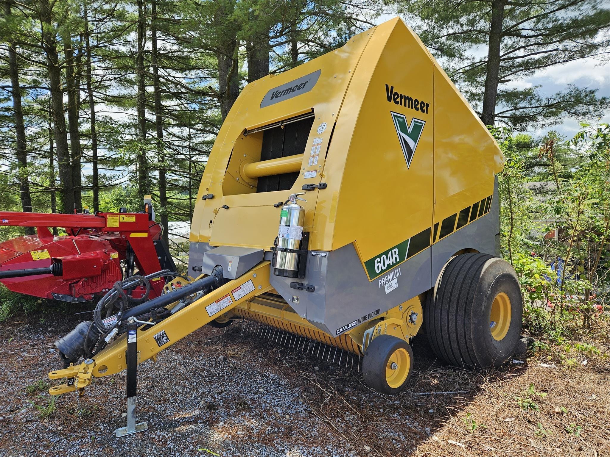 2023 Vermeer 604R Premium Equipment Image0