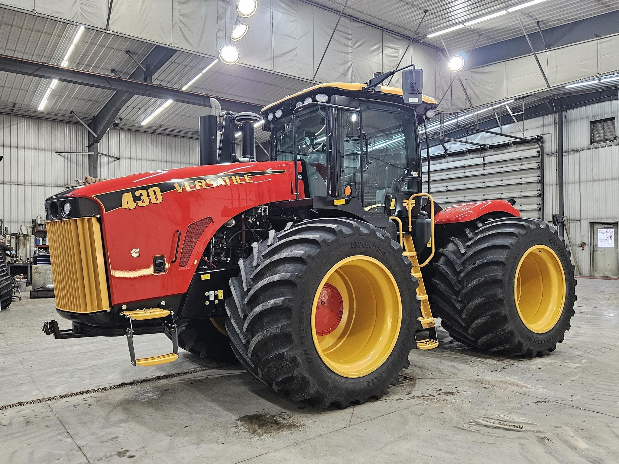 2023 Versatile 430 Equipment Image0