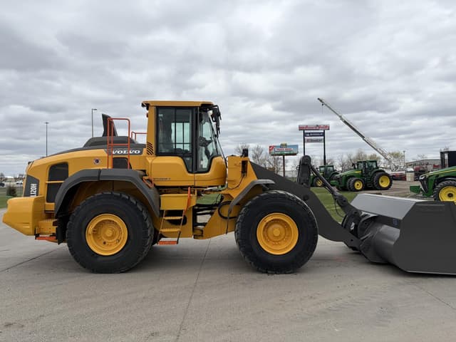 Image of Volvo L120H equipment image 4