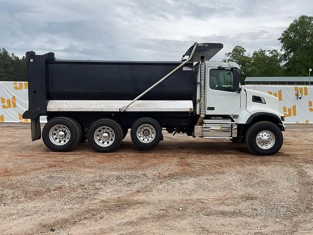 Image of Volvo VHD equipment image 3