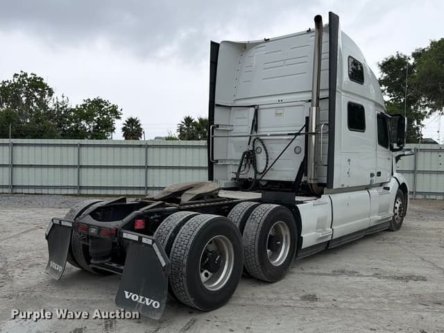 Image of Volvo VNL equipment image 4