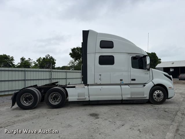 Image of Volvo VNL equipment image 3