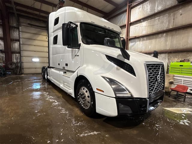 Image of Volvo VNL64T760 equipment image 2