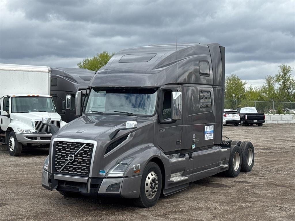 2023 Volvo VNL64T860 Equipment Image0