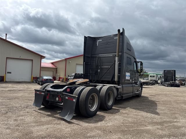 Image of Volvo VNL64T860 equipment image 4