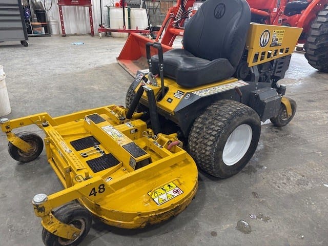 2023 Walker MB27I Equipment Image0