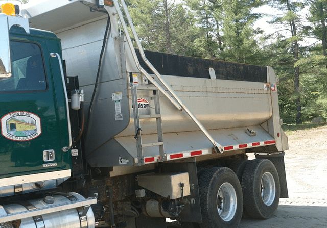 Image of Western Star 4700SF equipment image 2