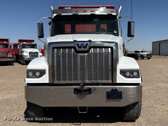 Image of Western Star 4900 equipment image 1