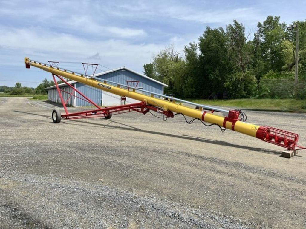 2023 Westfield WRX1371SD Equipment Image0