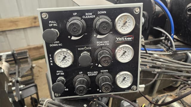 Image of Yetter 2984 equipment image 2