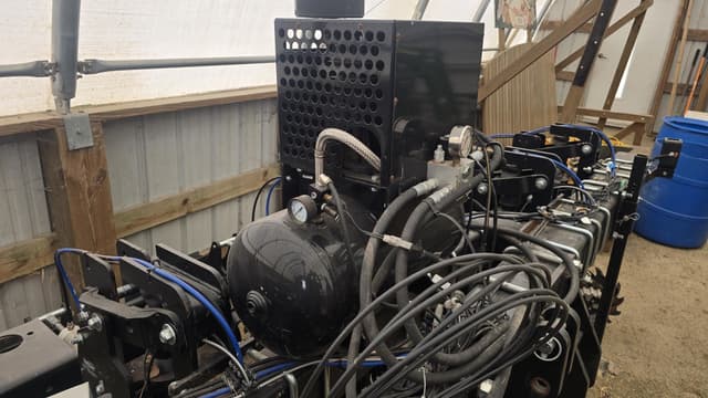 Image of Yetter 2984 equipment image 3