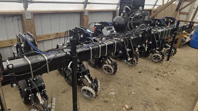 Image of Yetter 2984 equipment image 1