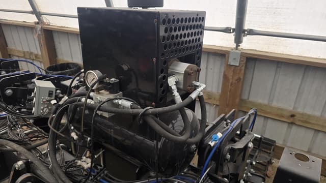 Image of Yetter 2984 equipment image 4