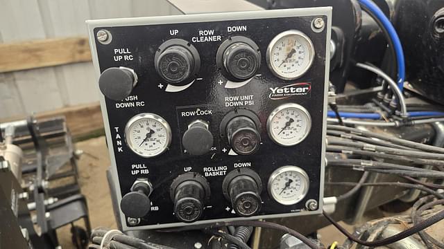 Image of Yetter 2984 equipment image 2