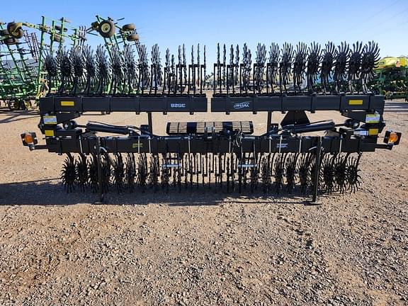 Image of Yetter 3528 equipment image 1