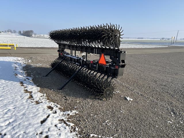 Image of Yetter 3530 equipment image 2