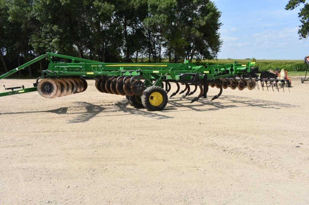 2024 John Deere 2730 Equipment Image0