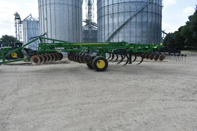 Image of John Deere 2730 equipment image 1