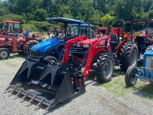 Image of Massey Ferguson 2607H equipment image 2