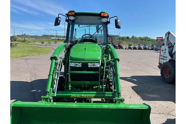 Image of John Deere 3033R equipment image 3