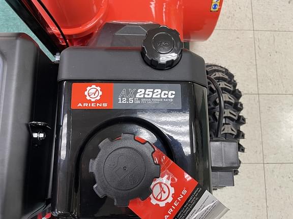 Image of Ariens Deluxe 24 equipment image 2