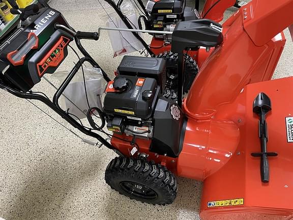 Image of Ariens Deluxe 28 equipment image 2