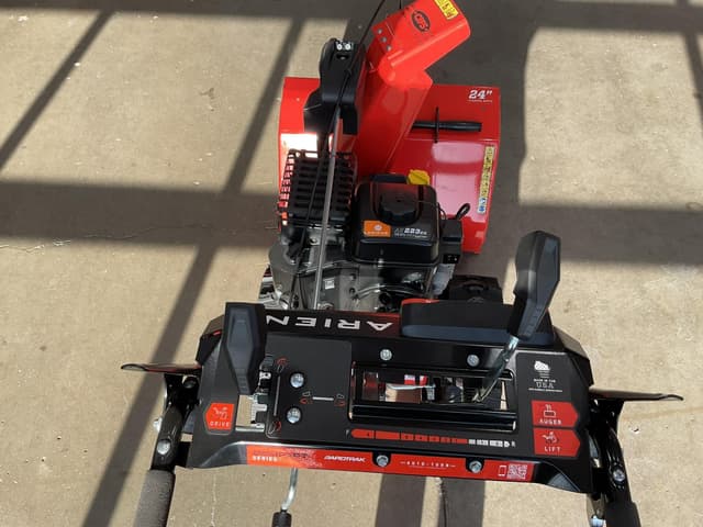 Image of Ariens Compact 24 equipment image 4