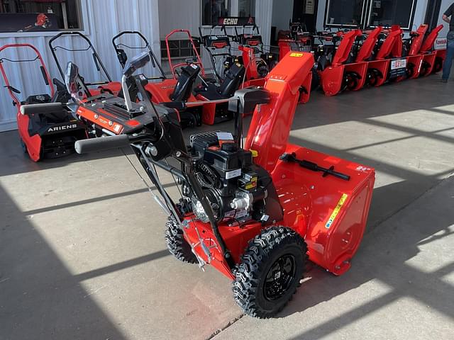 Image of Ariens Deluxe 24 equipment image 2