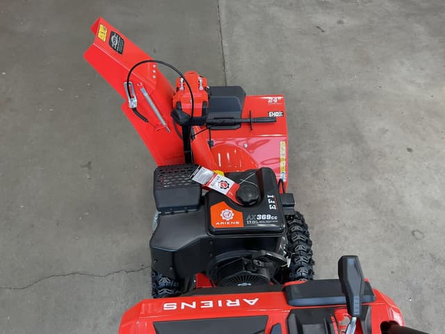 Image of Ariens Platinum 24 SHO equipment image 4