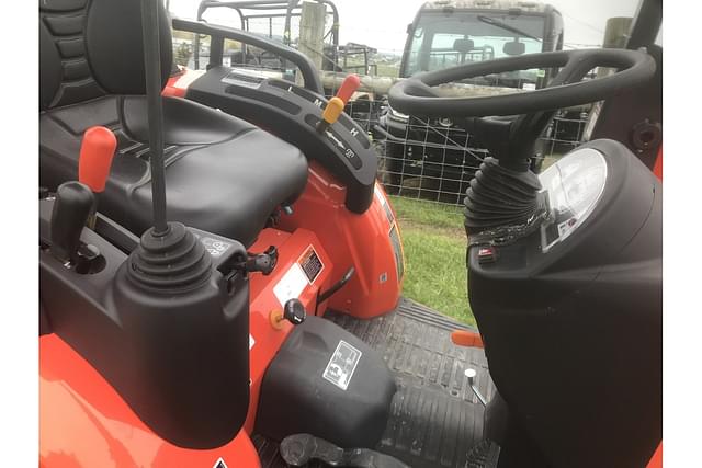 Image of Kubota B26 equipment image 4