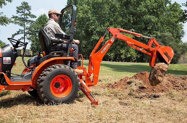 Image of Kubota B2601HSD equipment image 3