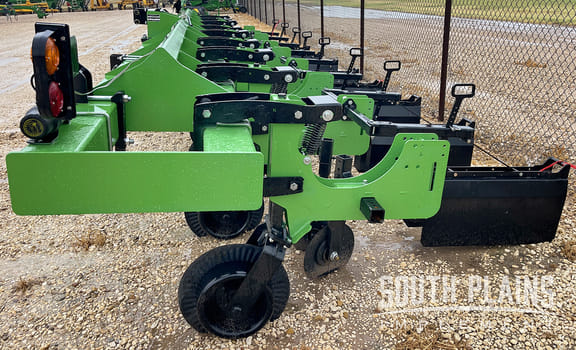 2024 Bigham Brothers 889 Equipment Image0