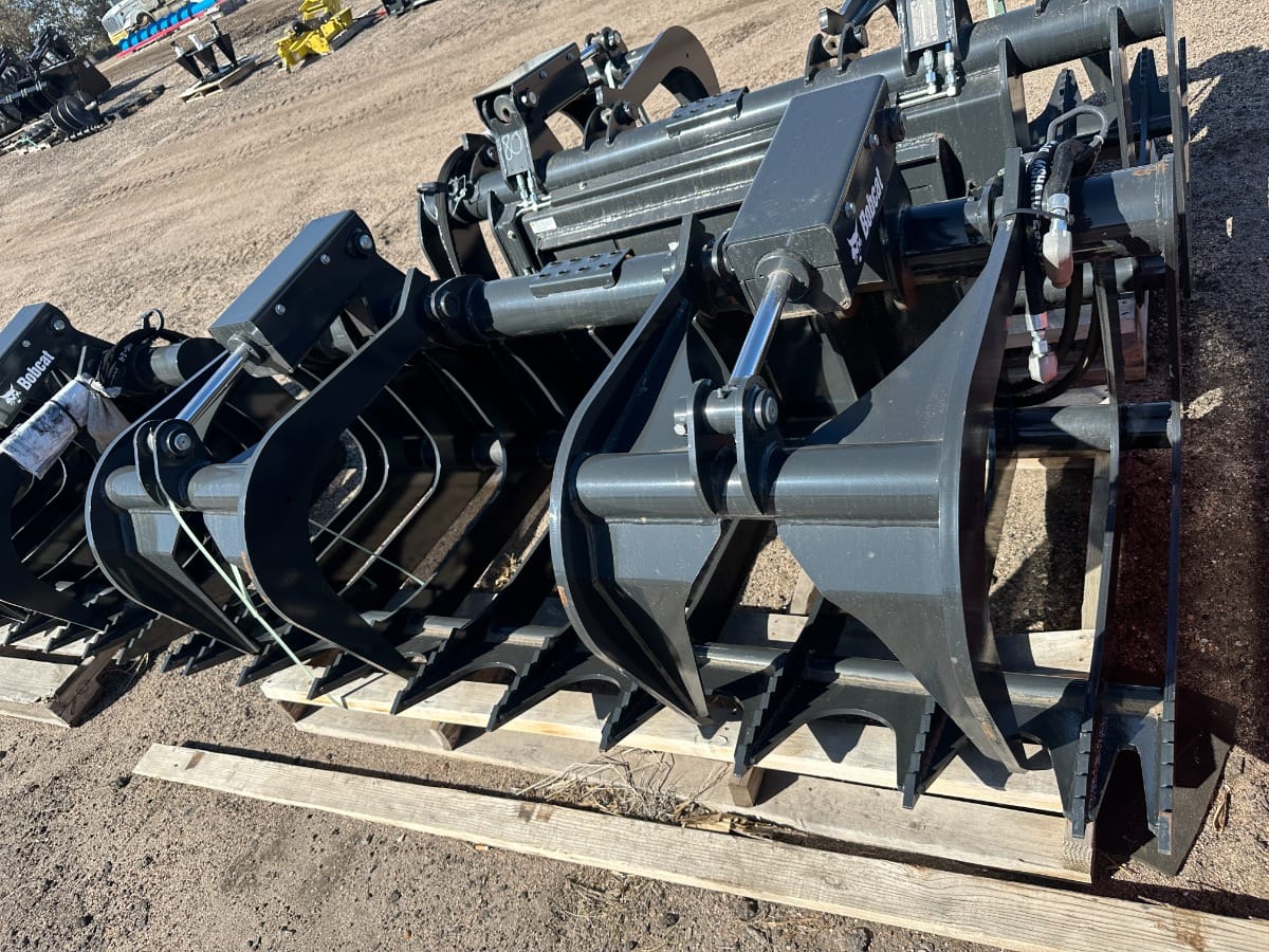 2024 Bobcat Root Grapple Equipment Image0