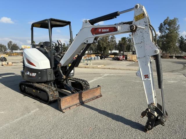 Image of Bobcat E32 equipment image 1