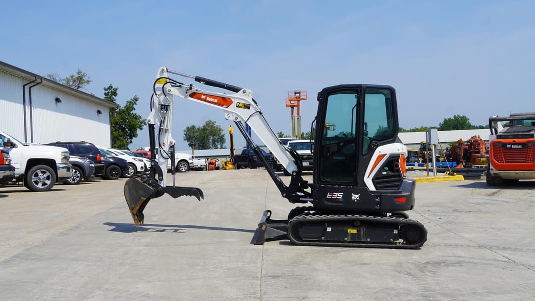 Image of Bobcat E35 Image 1