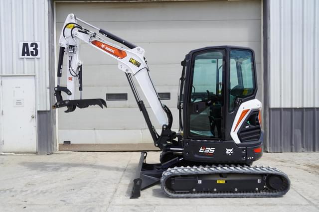 Image of Bobcat E35 equipment image 1