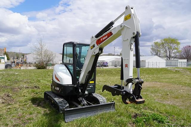 Image of Bobcat E35 equipment image 4