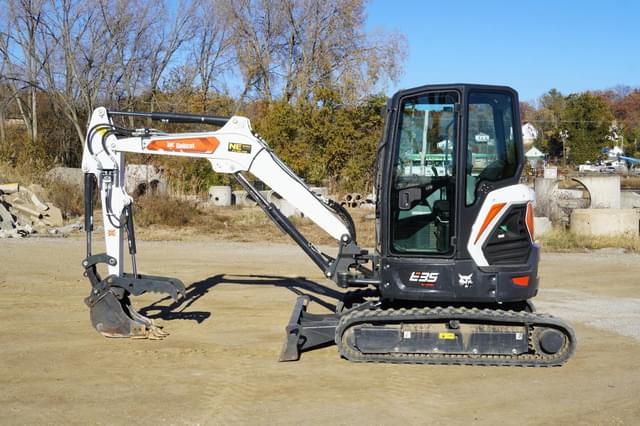 Image of Bobcat E35 equipment image 1