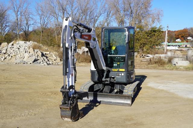 Image of Bobcat E35 equipment image 3