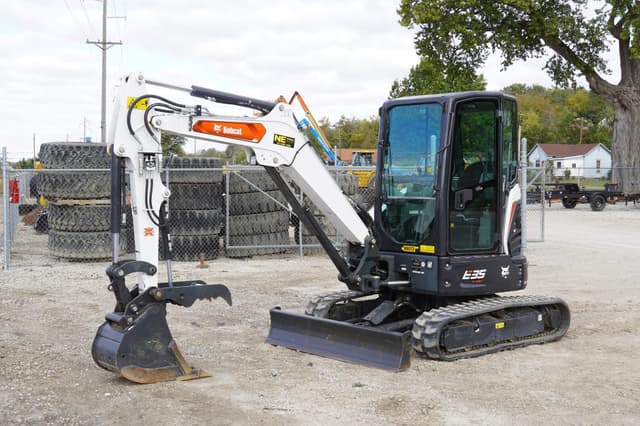 Image of Bobcat E35 equipment image 1