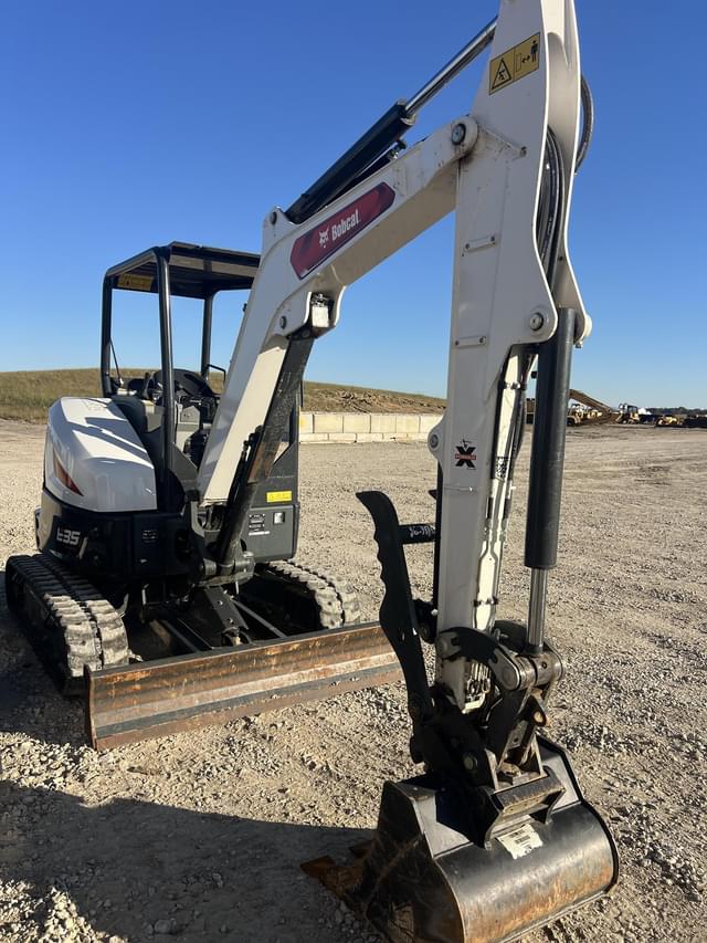 Image of Bobcat E35 equipment image 1