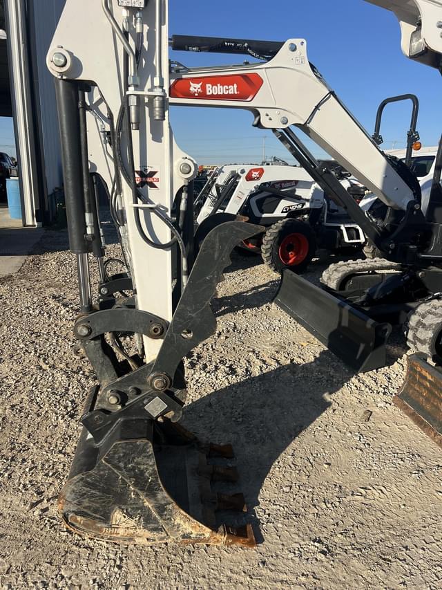Image of Bobcat E35 equipment image 2