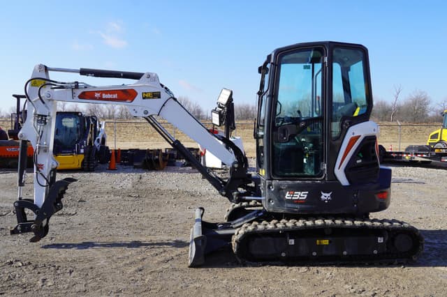 Image of Bobcat E35 equipment image 1