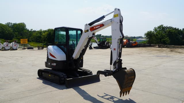 Image of Bobcat E35 equipment image 4